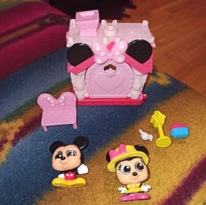 Disney Doorables Mini Playset Minnie Mouse’s Garden Cottage Minnie and M…